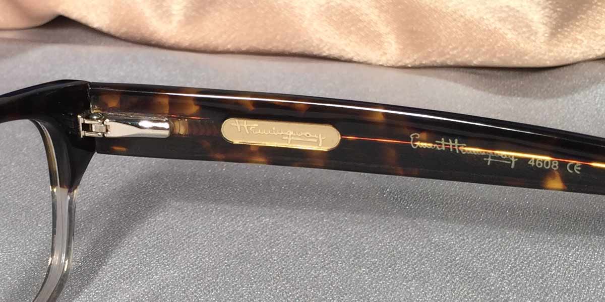 Detail view Hemingway Farewells black and clear eyeglasses