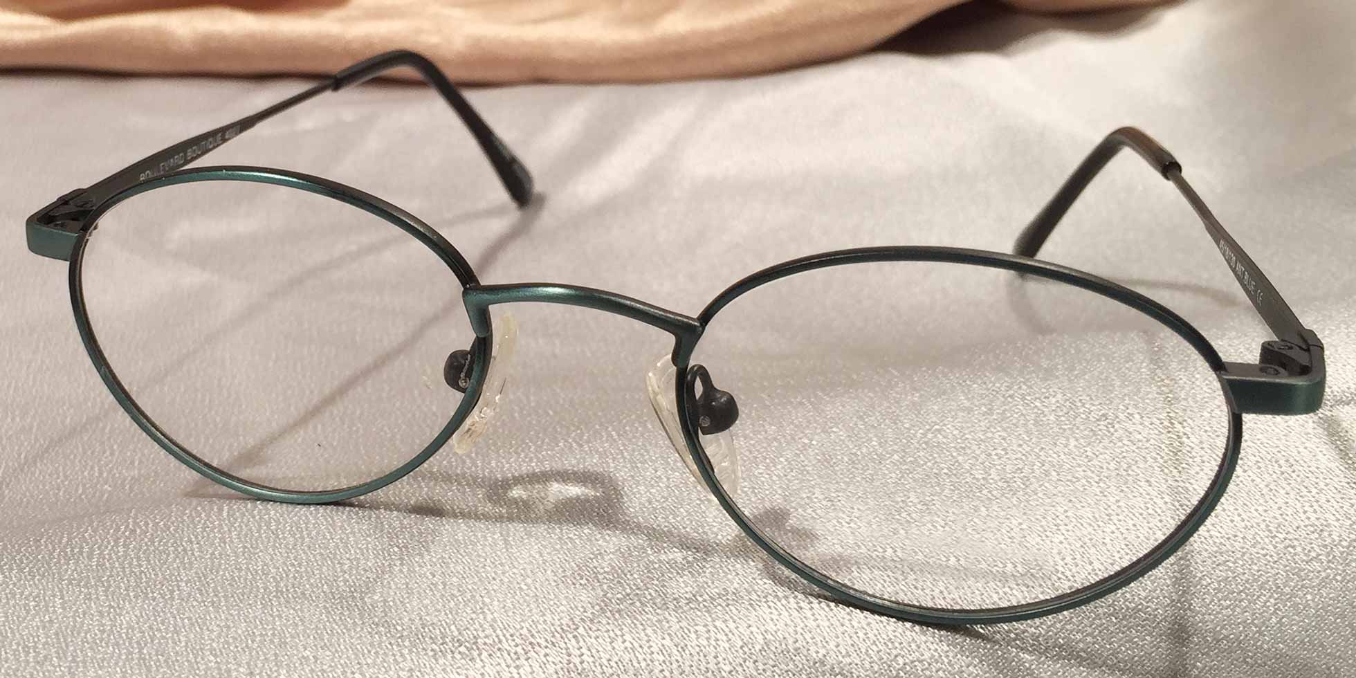 Front view of Green Peas metal eyeglasses