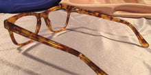 Load image into Gallery viewer, Hampshires – Smokey Gold Tortoise Shell Eye Frames
