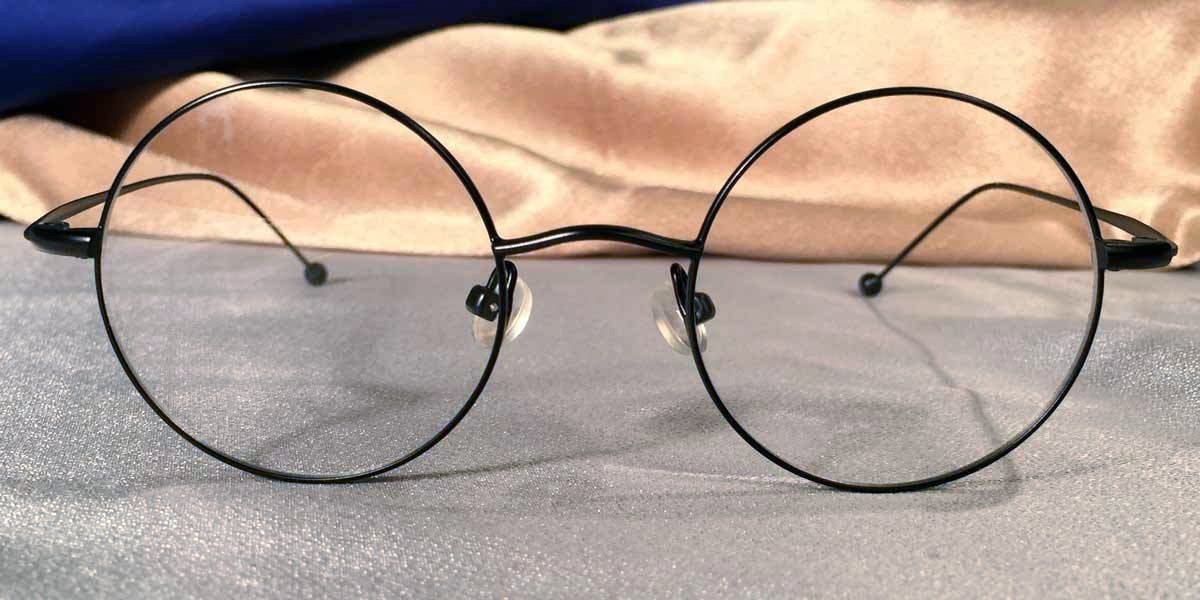 Front view of Signature Metal Rounds black eyeglasses