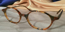 Load image into Gallery viewer, Side view of Trumpets tortoiseshell hexagon eyeglasses
